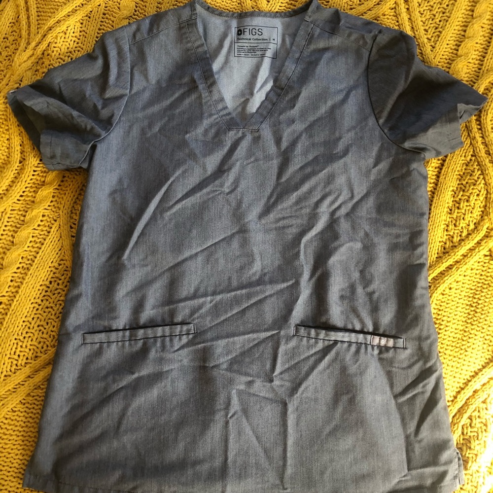 FIGS Casma three pocket scrub top
